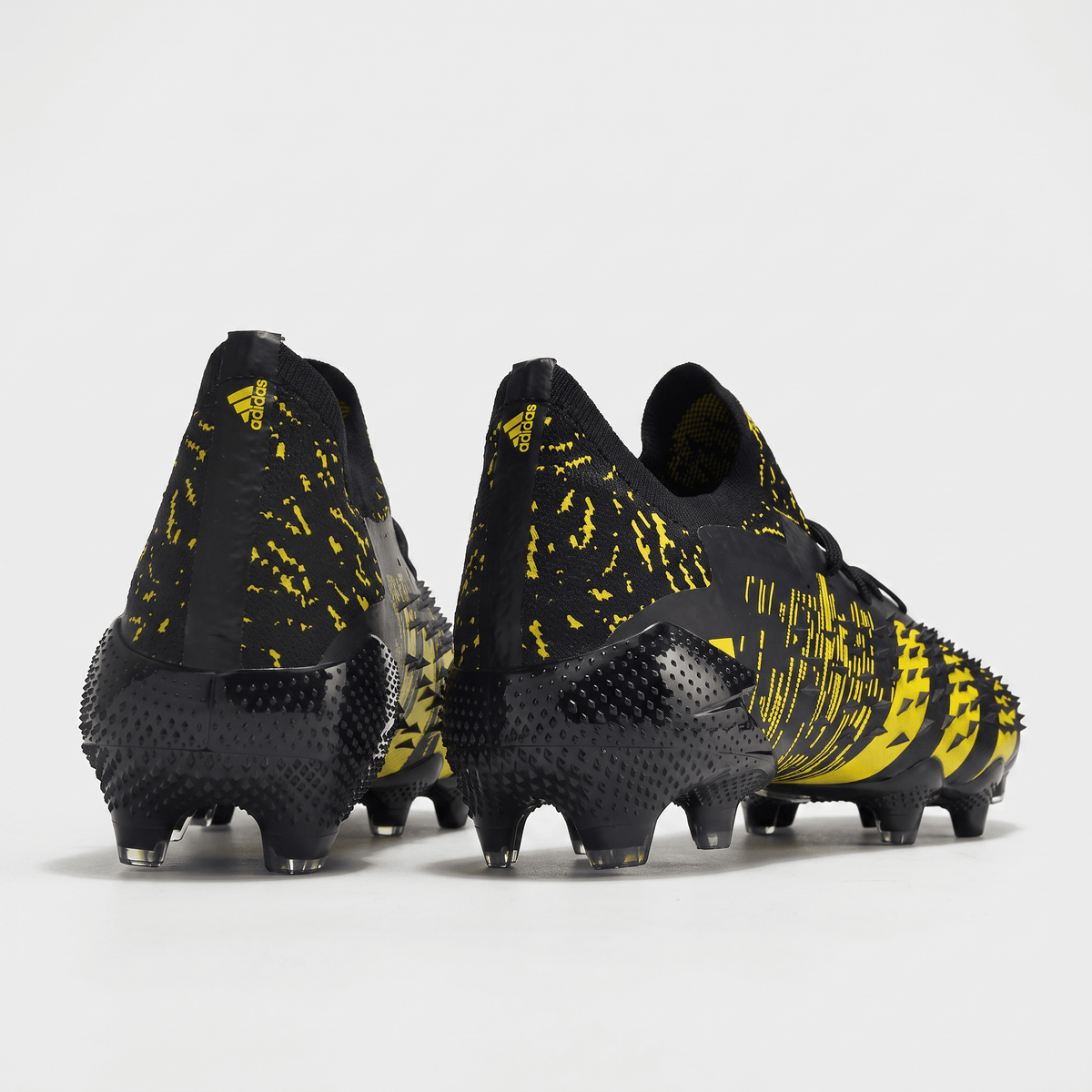 Predator Freak.1 Low FG Core Black / Team Solar Yellow